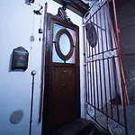 La Casa Dei Custodi Del Duca Ruffo Di Bagnara Neapol