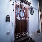 La Casa Dei Custodi Del Duca Ruffo Di Bagnara * Neapol