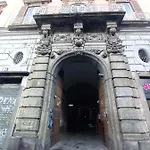 La Casa Dei Custodi Del Duca Ruffo Di Bagnara * Neapol