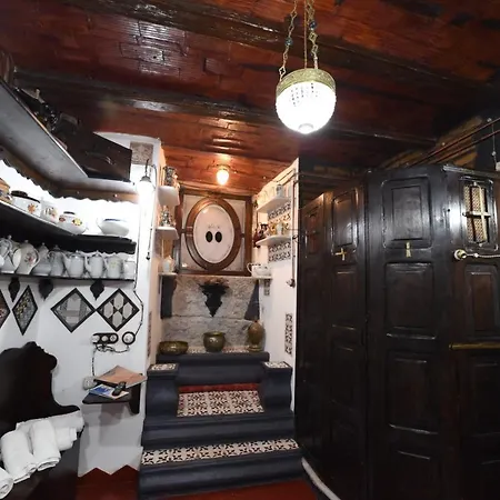 La Casa Dei Custodi Del Duca Ruffo Di Bagnara Neapol