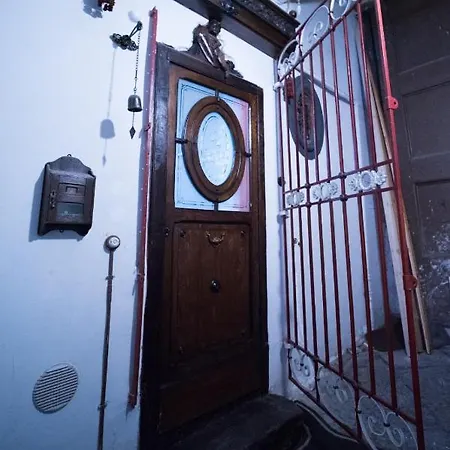La Casa Dei Custodi Del Duca Ruffo Di Bagnara Neapol