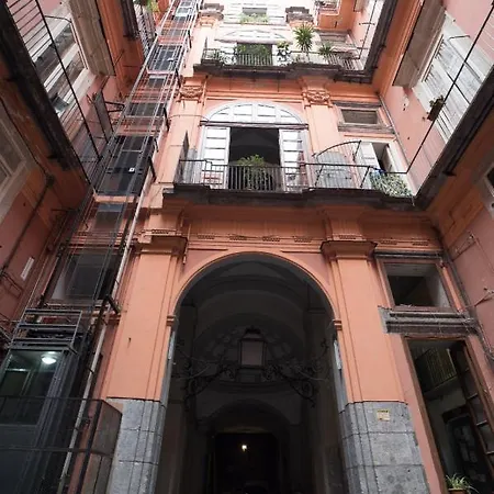 La Casa Dei Custodi Del Duca Ruffo Di Bagnara Neapol